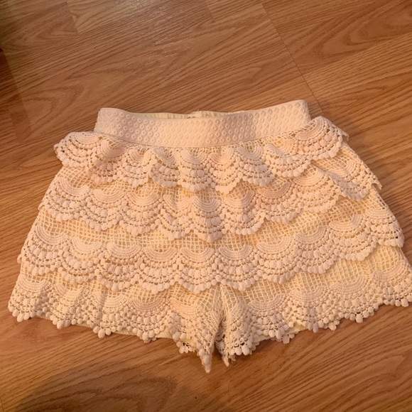 cream colored glory GIRLS shorts - Picture 1 of 2